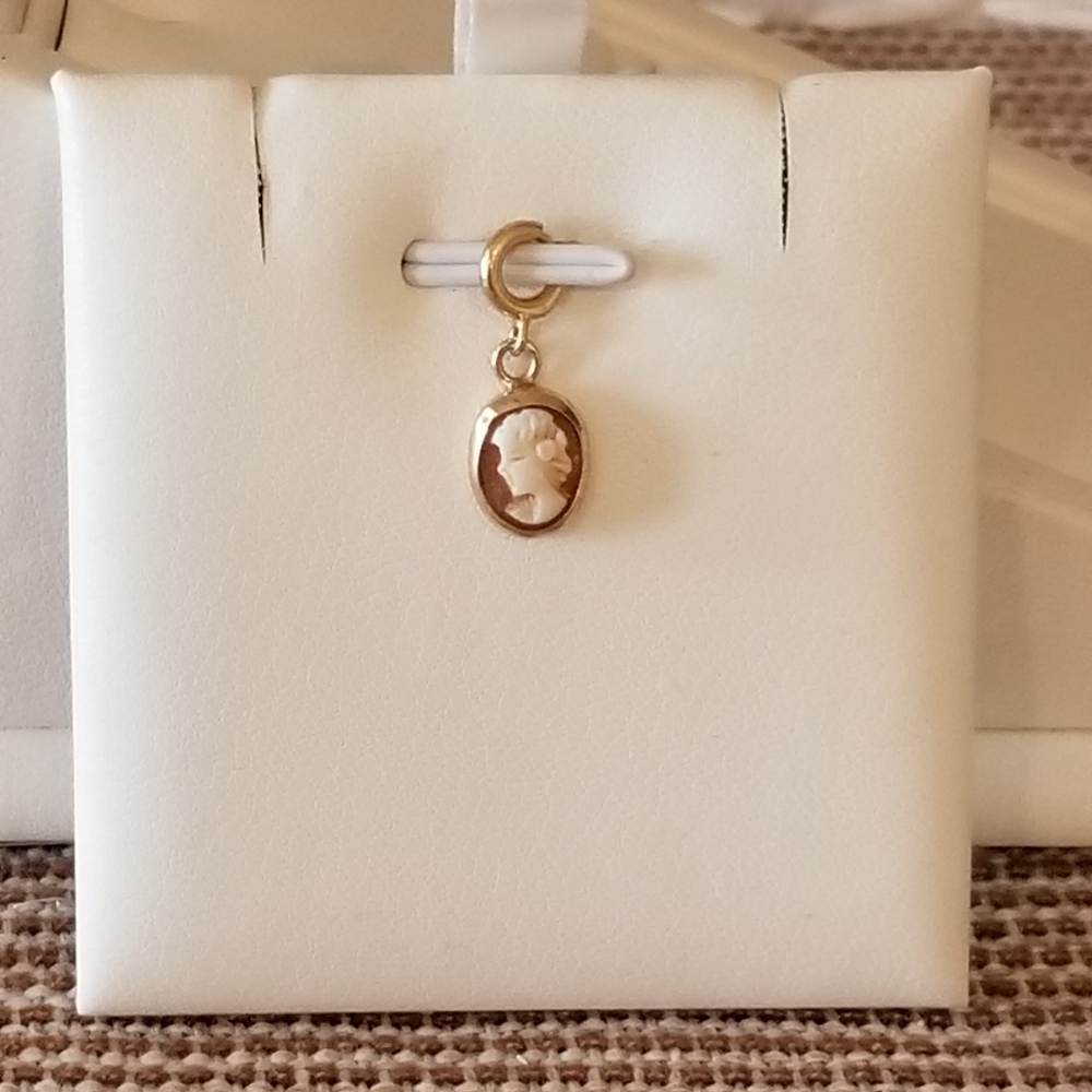 14K Gold Cameo Charm - Picture 2 of 9